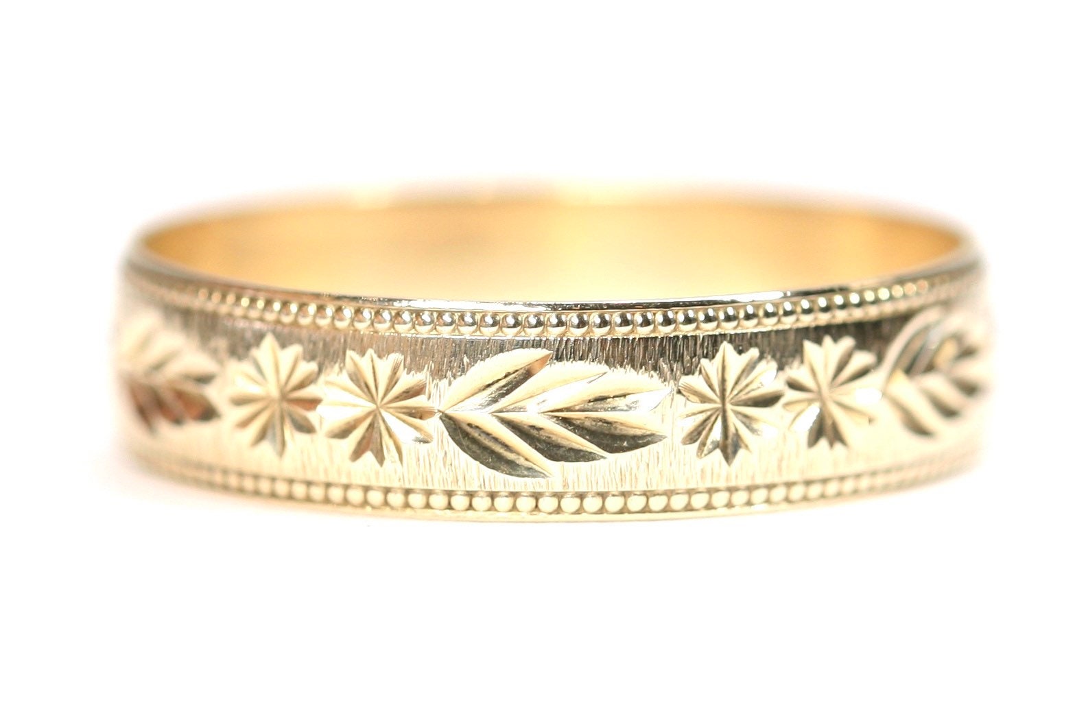 Vintage 9ct yellow gold patterned wedding ring - fully hallmarked