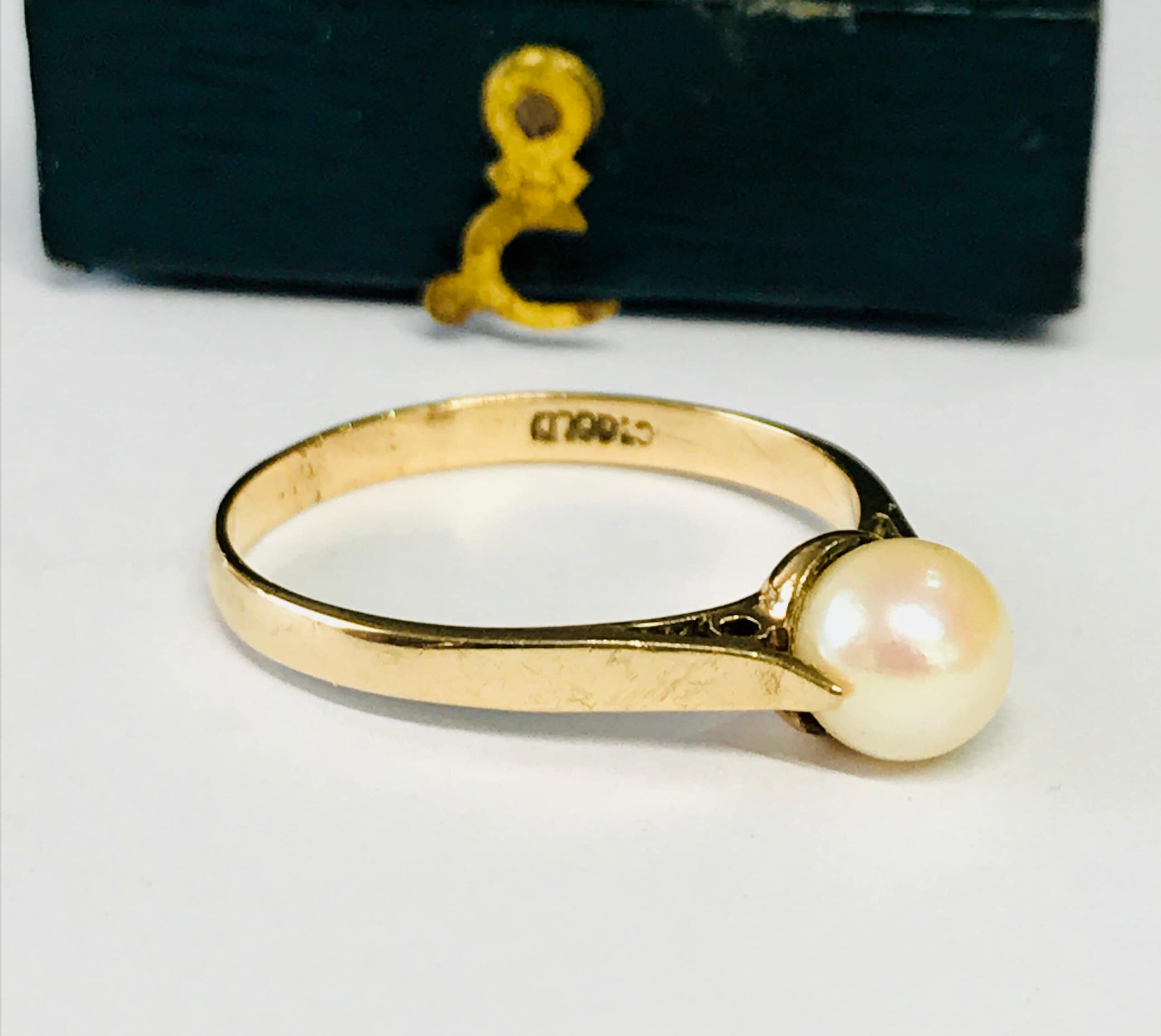 Stunning vintage 9ct yellow gold Pearl ring