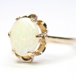 Vintage 9ct gold Opal ring - hallmarked London 1991 - size P or US 7 1/2