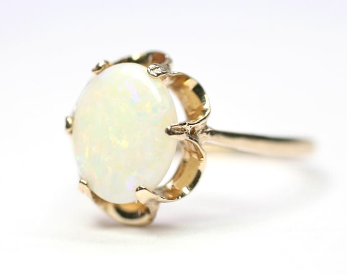 Vintage 9ct gold Opal ring - hallmarked London 1991 - size P or US 7 1/2