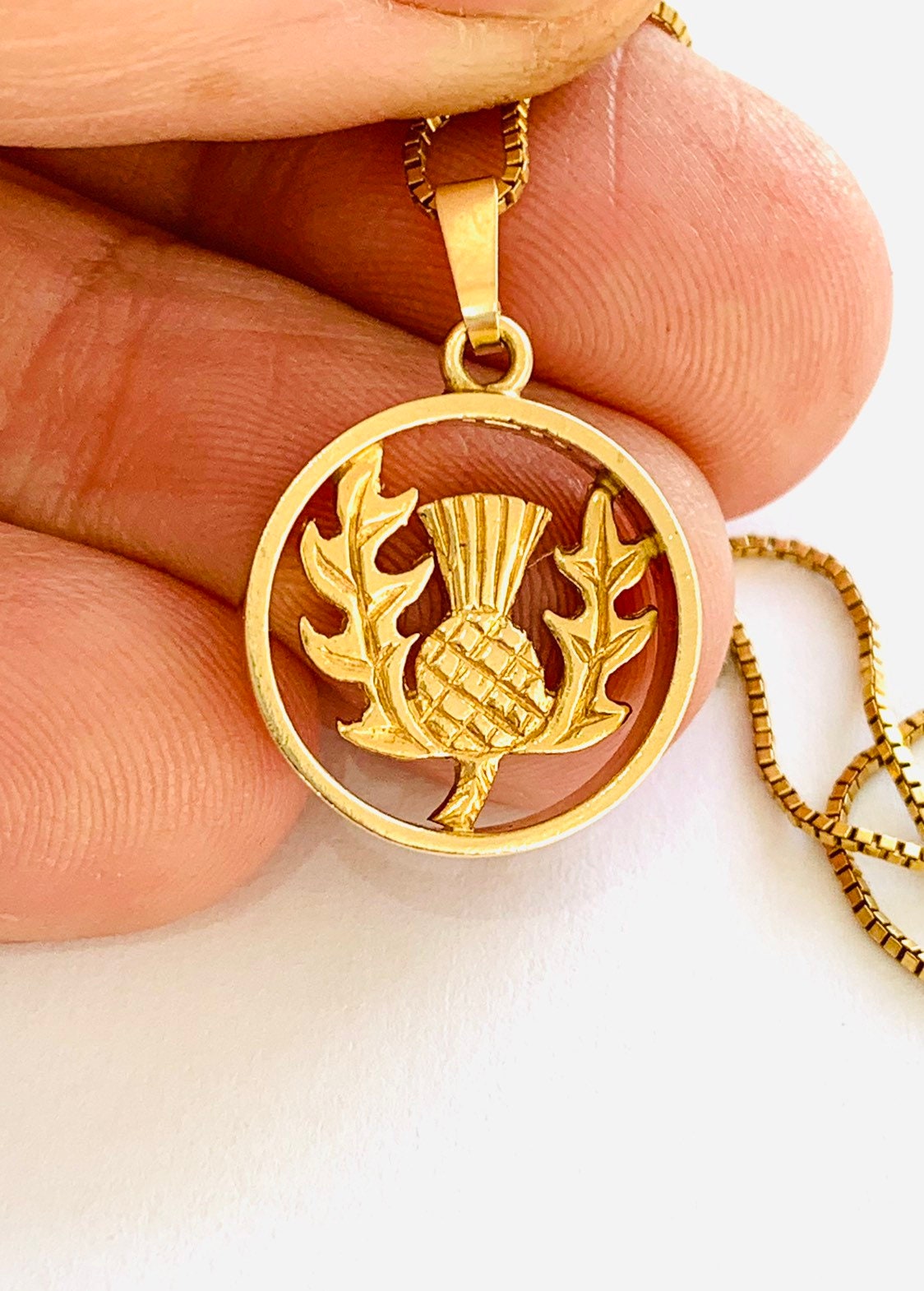 Superb vintage 9ct yellow gold Scottish Thistle pendant hallmarked