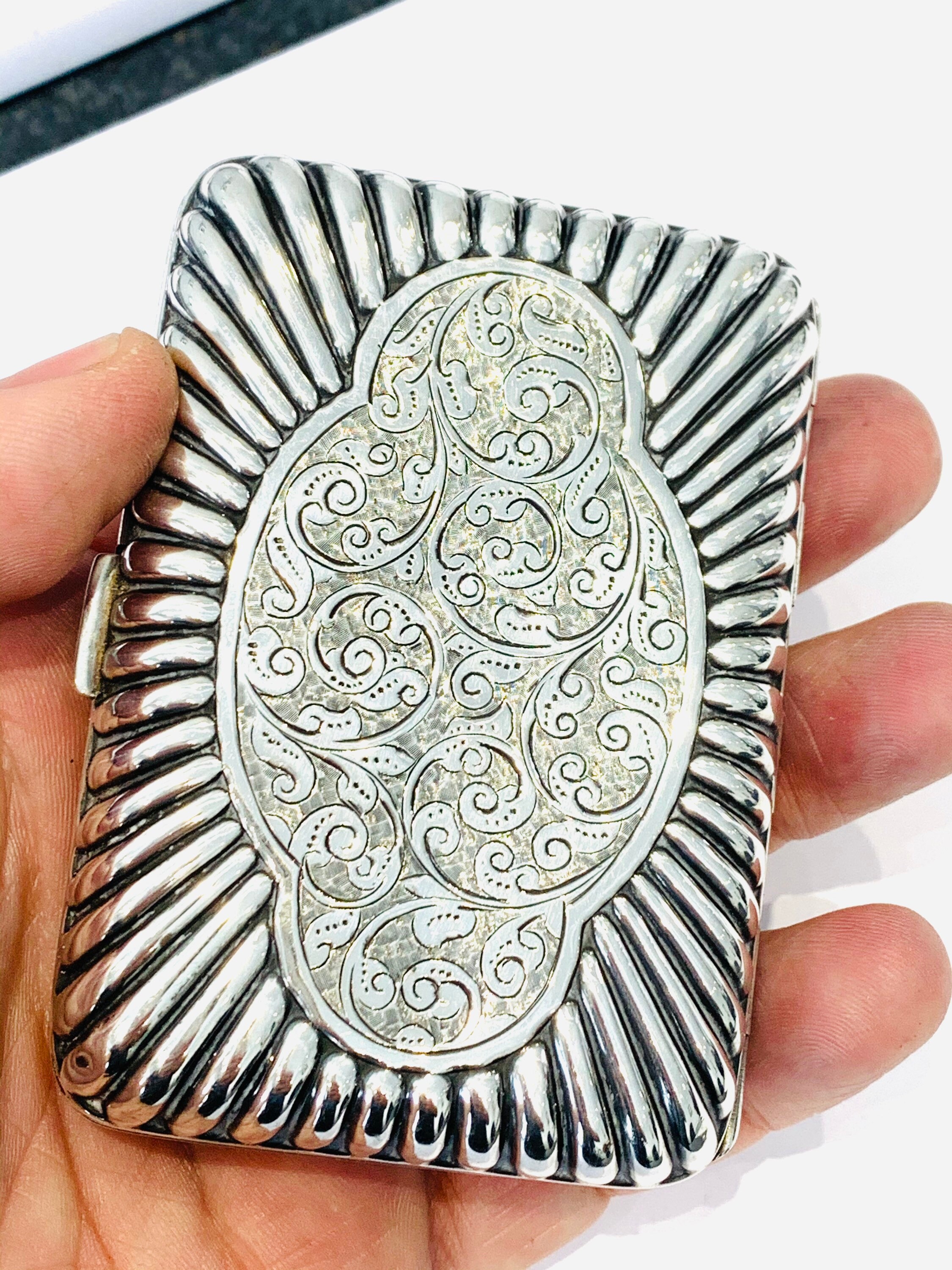Superb antique Victorian sterling silver cigarette case with ribbed