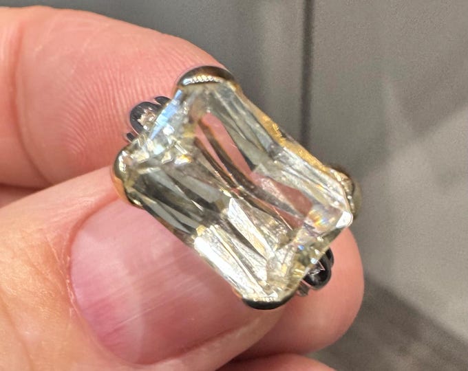 Stunning vintage 9ct white and yellow gold Topaz & Diamond ring - fully hallmarked - size N or US 6 1/2
