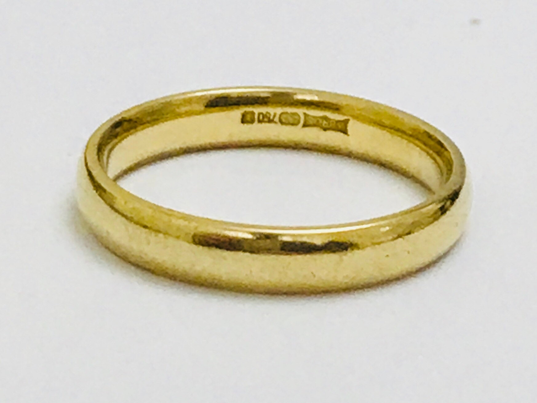 Quality vintage 18ct yellow gold wedding ring fully hallmarked