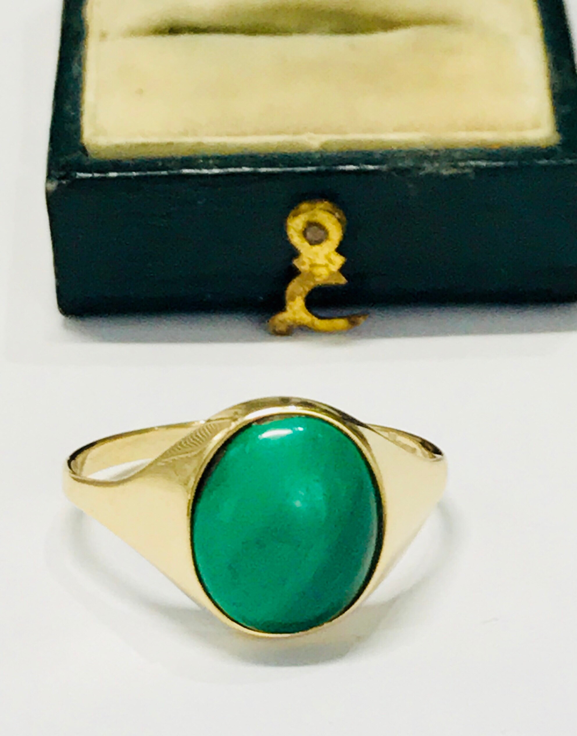 Stunning vintage Men's 9ct gold Green Agate ring fully hallmarked