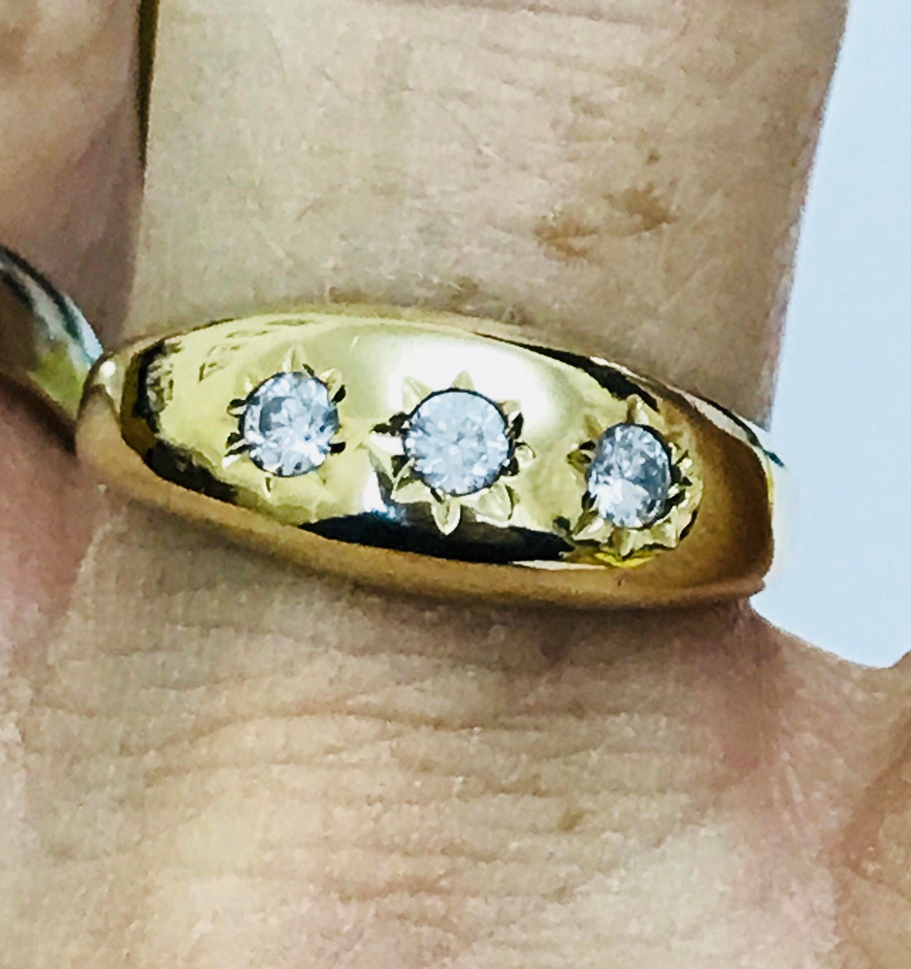 Superb vintage 9ct yellow gold Men's gypsy ring fully hallmarked