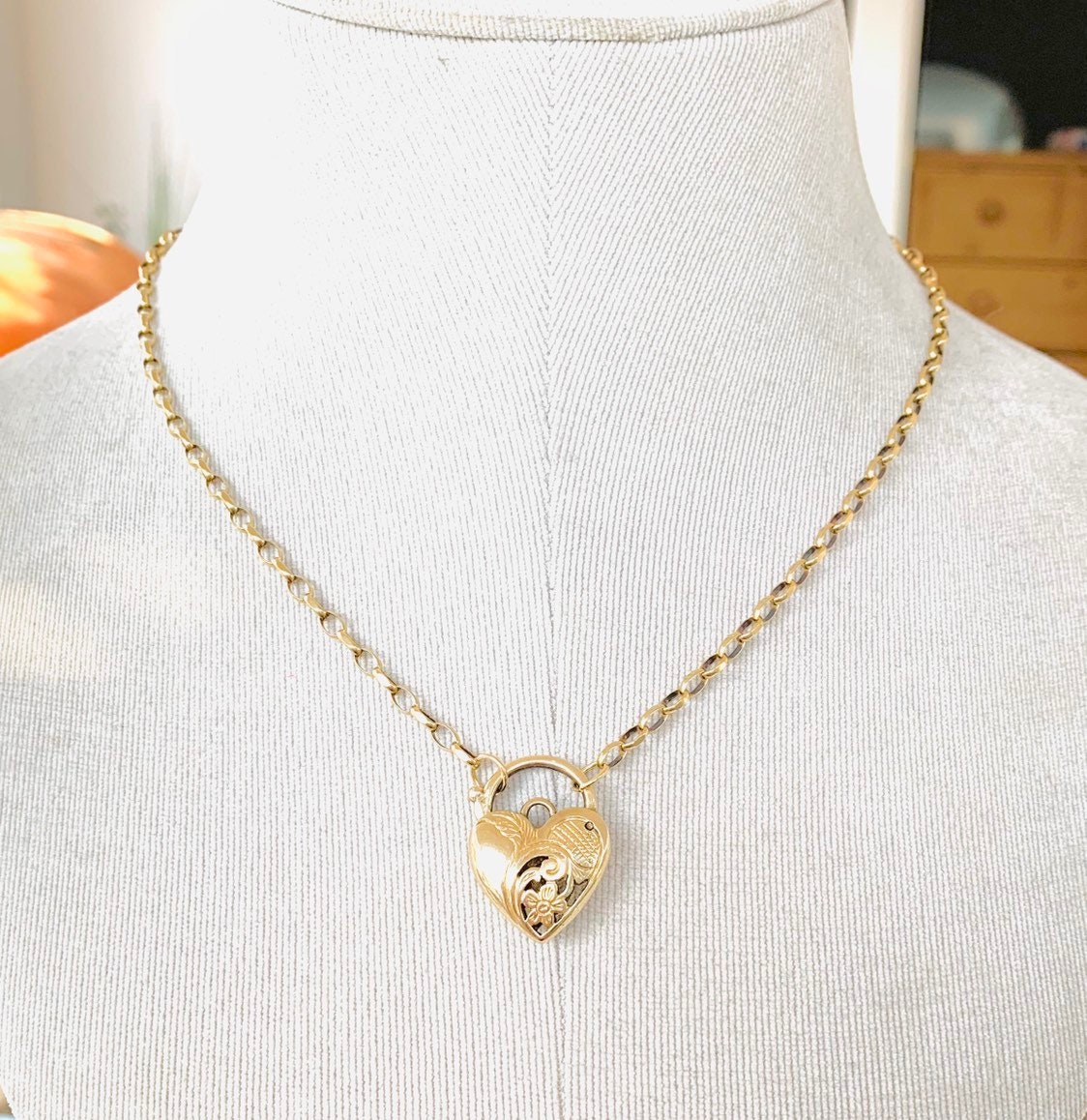 Superb large heavy vintage 9ct yellow gold 18 inch Padlock necklace