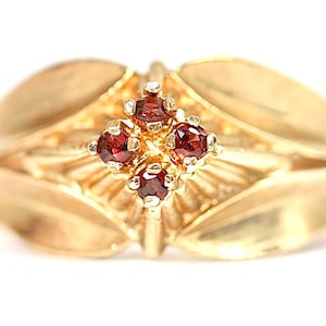Stunning vintage 9ct yellow gold Garnet ‘Modernist’ style ring - hallmarked Birmingham 1973 - size N or US 6.5
