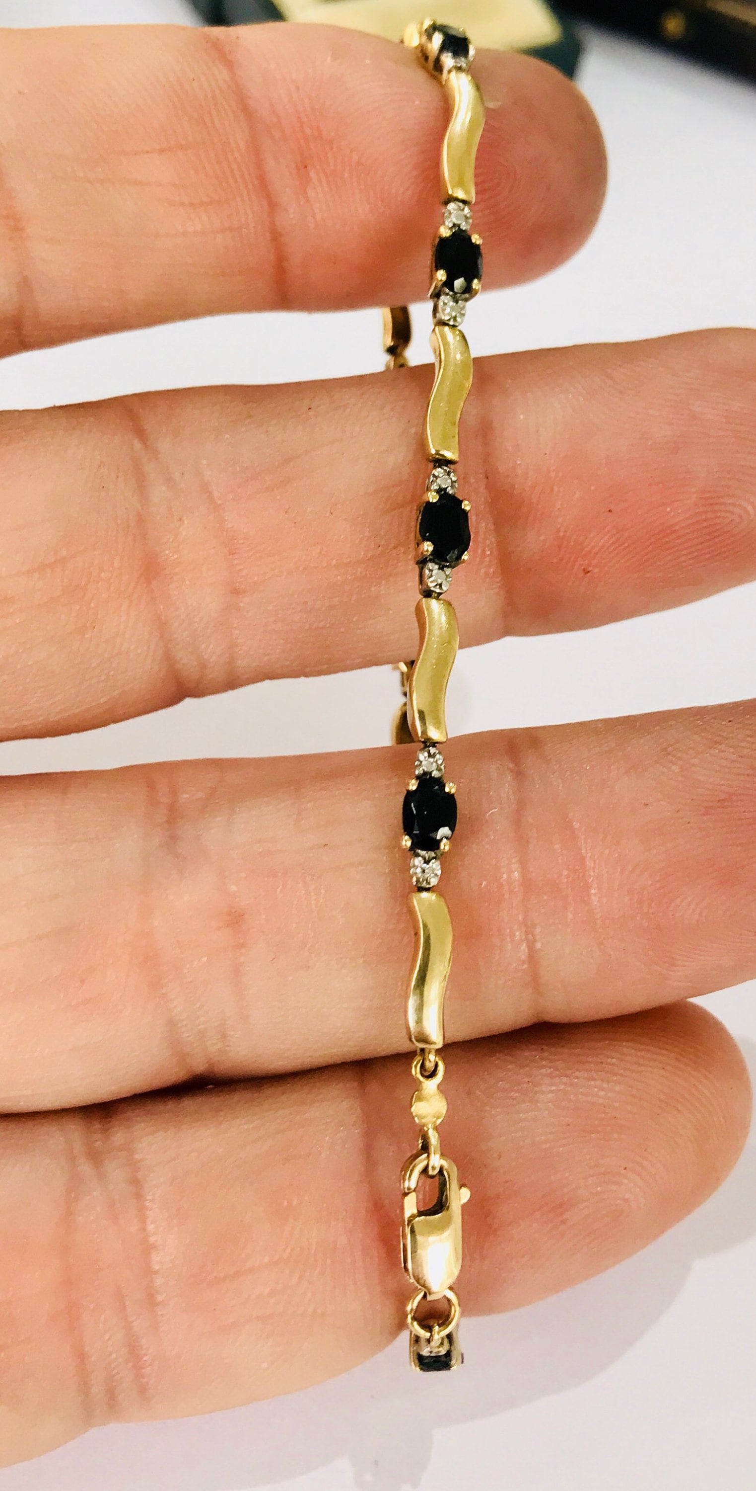 Stunning vintage 9ct gold 7 1/4 inch Sapphire bracelet fully hallmarked
