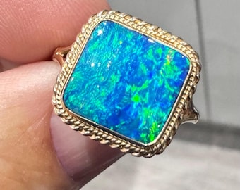 Vintage 9ct gold Opal (doublet) ring  - fully hallmarked - size V or US size 10 1/2