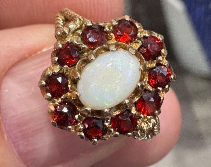 Vintage 9ct gold Opal & Garnet ring - London 1974 - size M or US 6