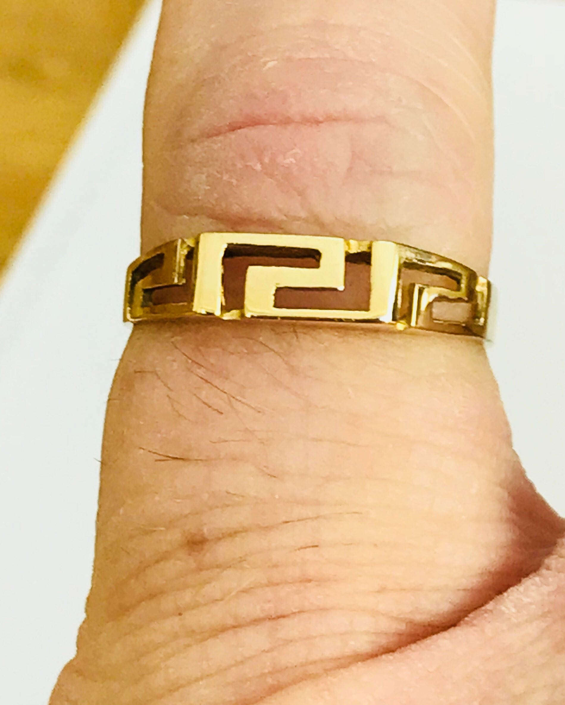 Stunning vintage 14ct gold Greek Key ring