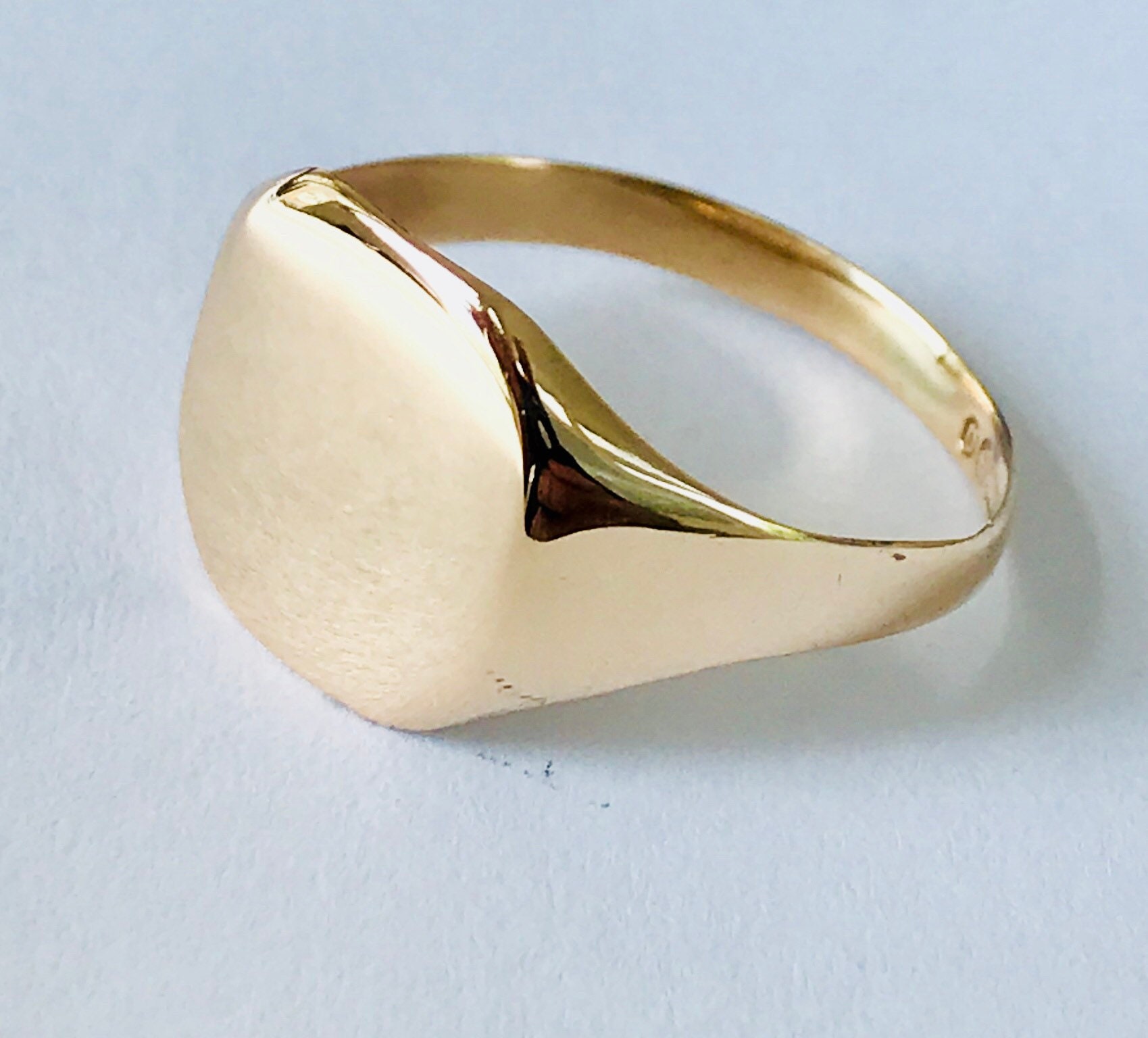 Stunning antique 9ct gold / pinky ring hallmarked Birmingham 1940