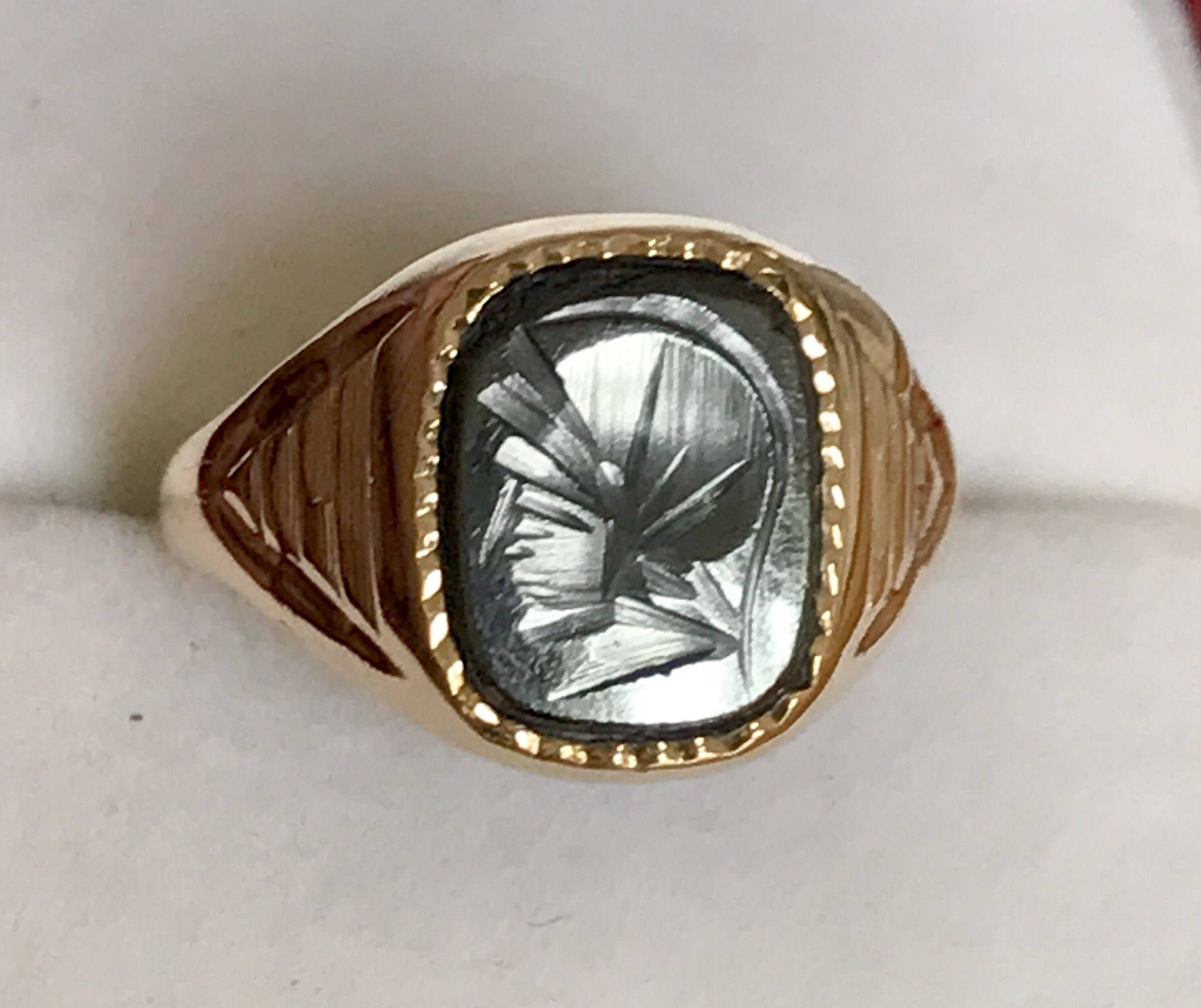 Superb 9ct gold Roman Centurion ring London 1972