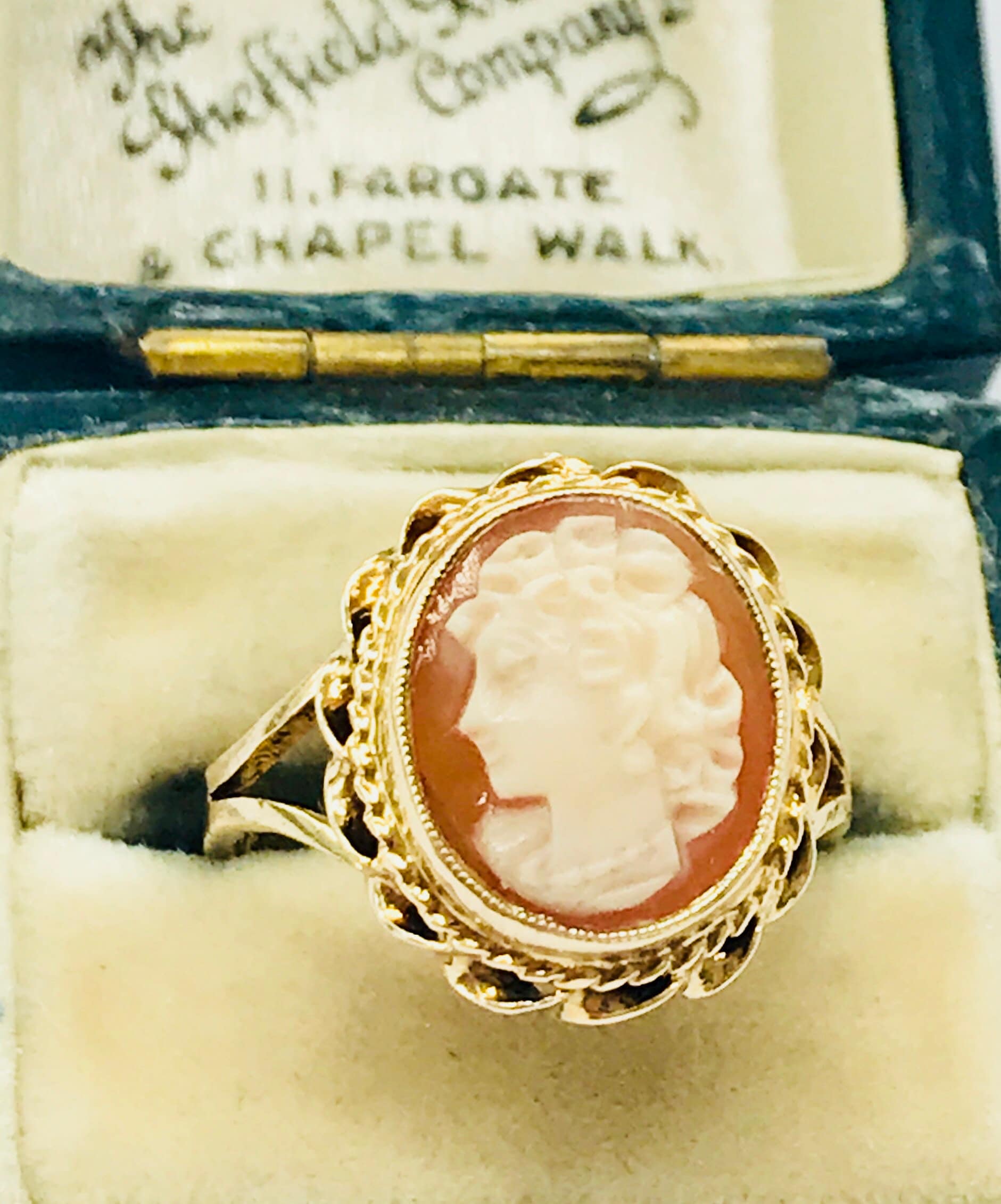 Superb vintage 9ct gold Cameo ring