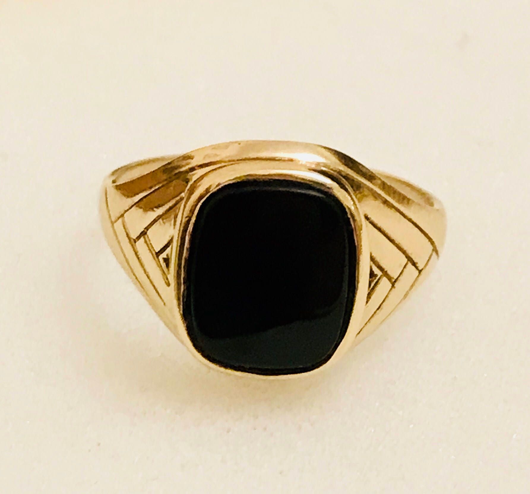 Fabulous vintage 9ct yellow gold men's onyx ring fully hallmarked