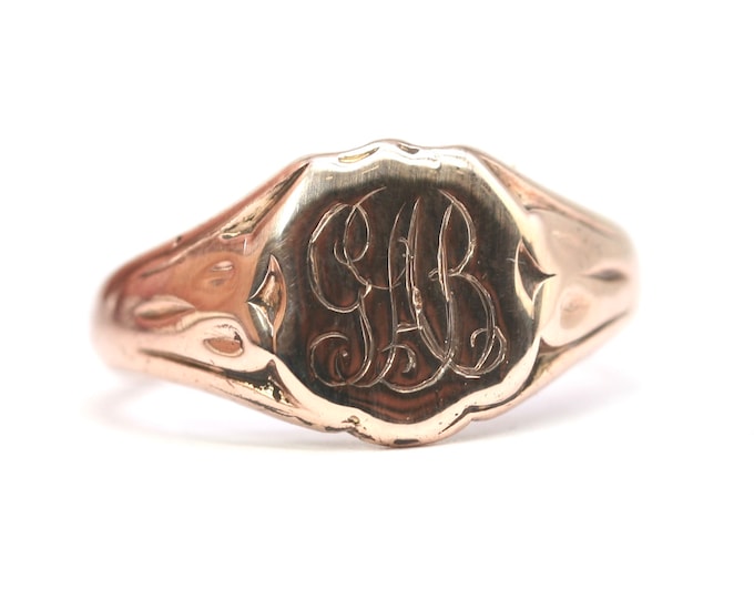 98 year old 9ct rose gold Signet ring - Hallmarked Birmingham 1926 - size T or 9.5