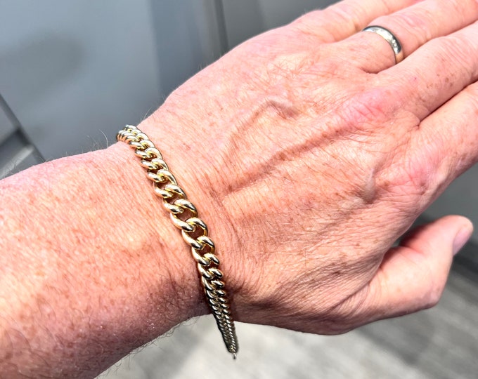 Superb vintage 8 inch 9ct yellow gold graduated curb link bracelet - hallmarked Birmingham 1998 - 23.6gms