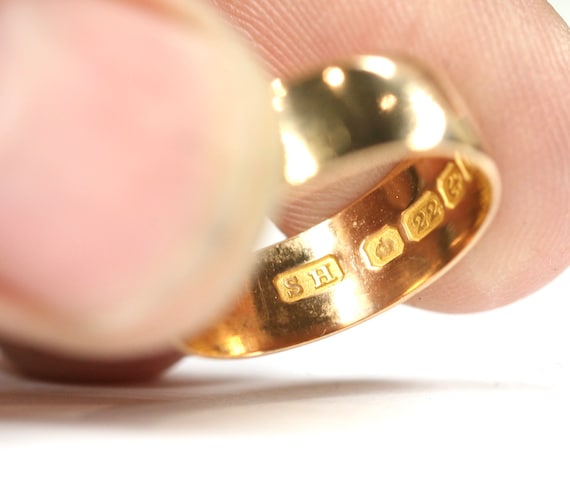 Antique Edwardian 22ct gold wedding ring- hallmar… - image 8