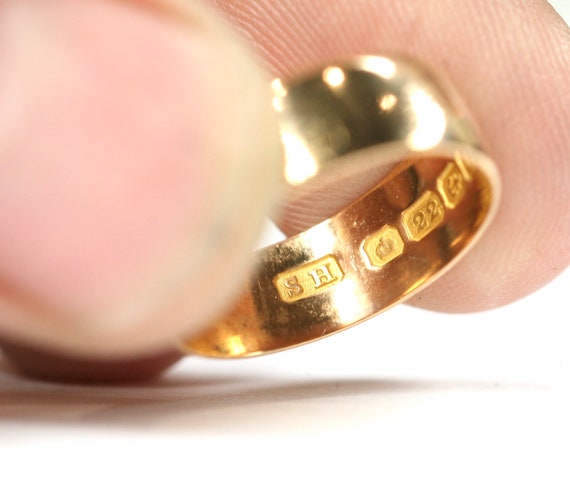 Antique Edwardian 22ct gold wedding ring- hallmar… - image 8