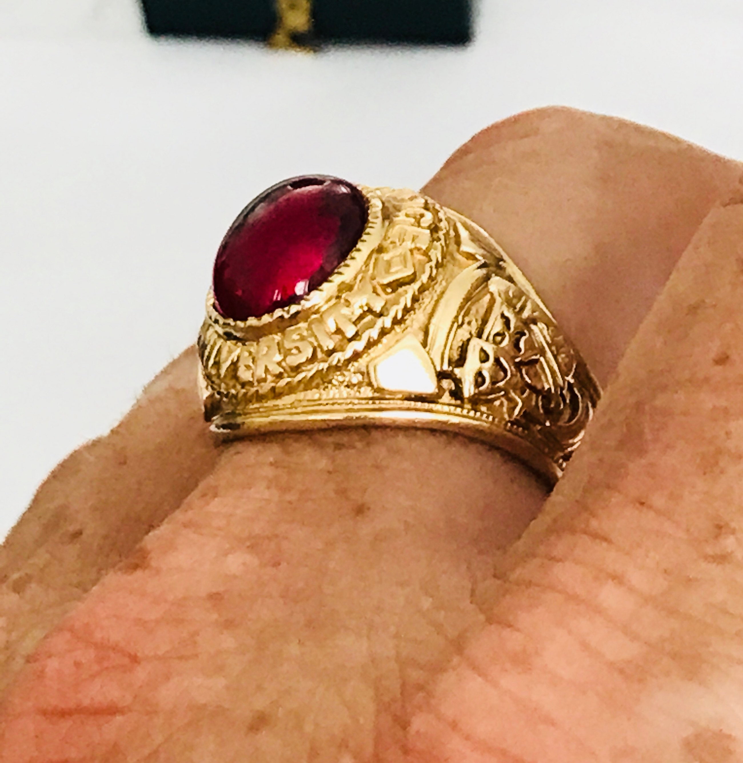 Superb heavy vintage 9ct yellow gold Cambridge University Men's