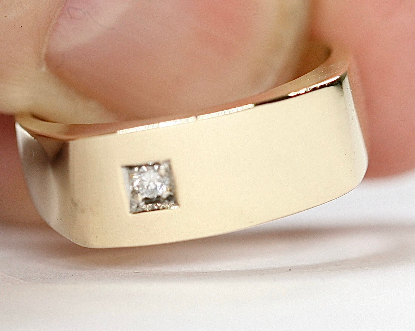 Superb vintage 9ct yellow gold Diamond / Pinky ring fully