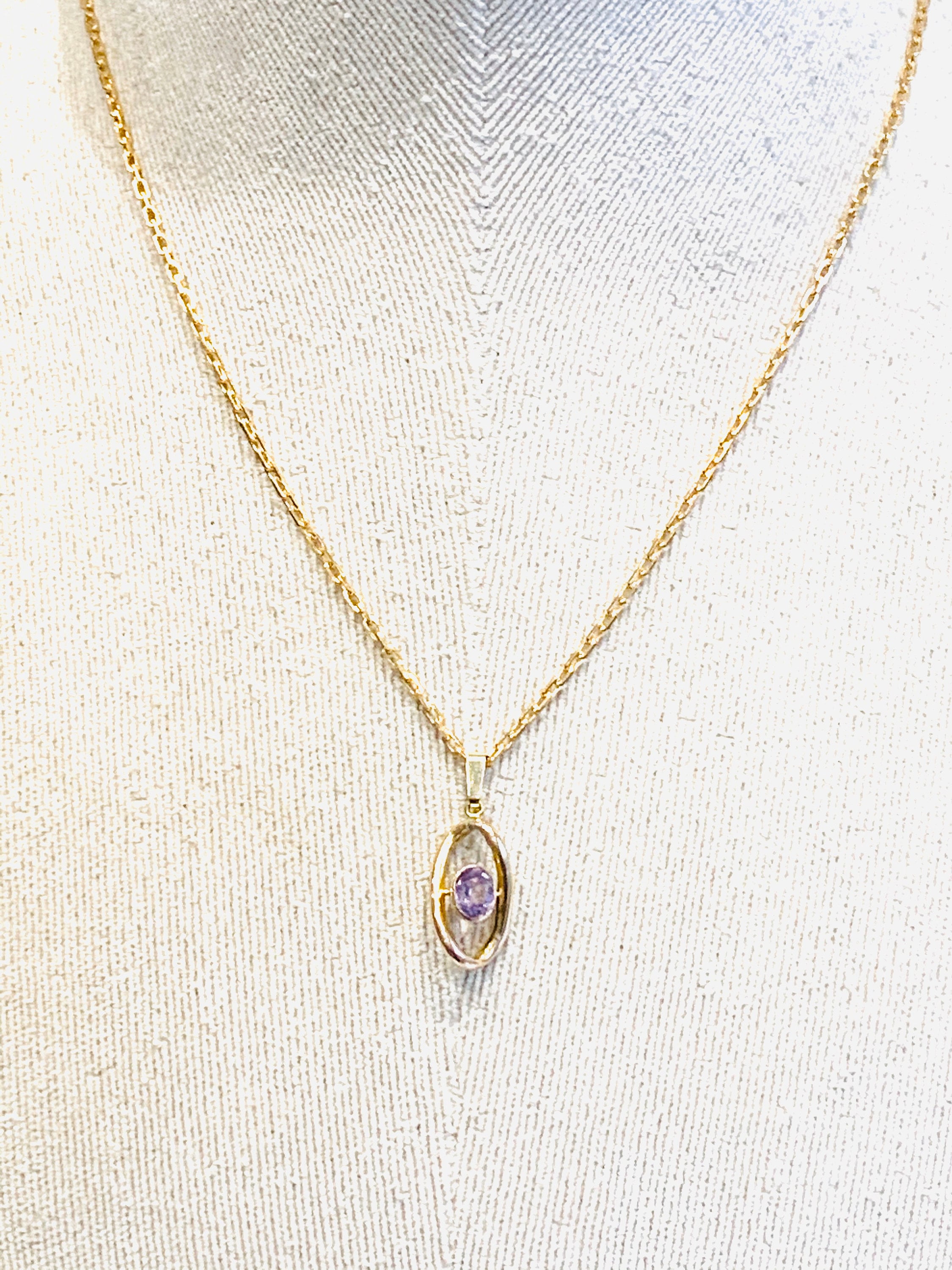 Vintage 9ct yellow gold Amethyst pendant