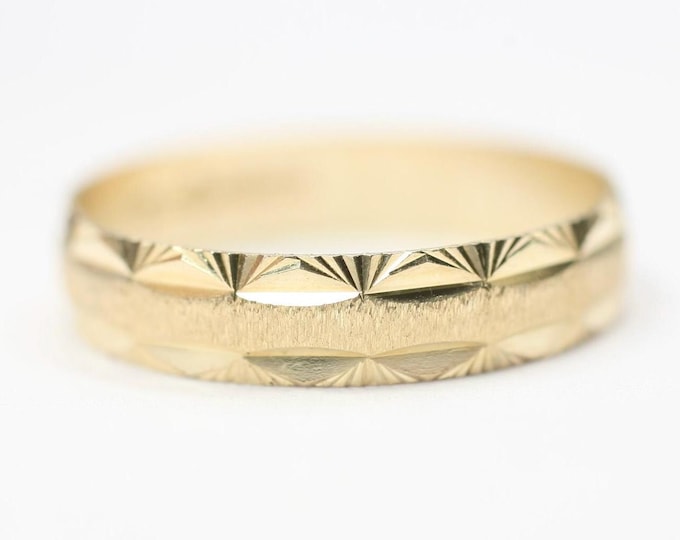 Vintage 9ct yellow gold men’s patterned band / wedding ring - London 2000 - size U or US 10 1/4