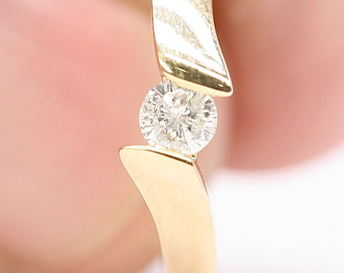 Superb vintage 18ct yellow gold 0.21 carat Diamond solitaire ring - fully hallmarked - size M or US 6