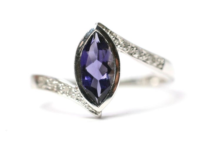 Sparkling vintage 9ct white gold Tanzanite and Diamond ring - fully hallmarked - size P or US 7 1/2