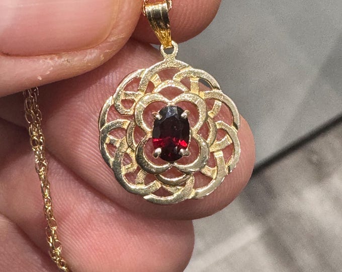 Vintage 16 inch 9ct gold Celtic Garnet pendant
