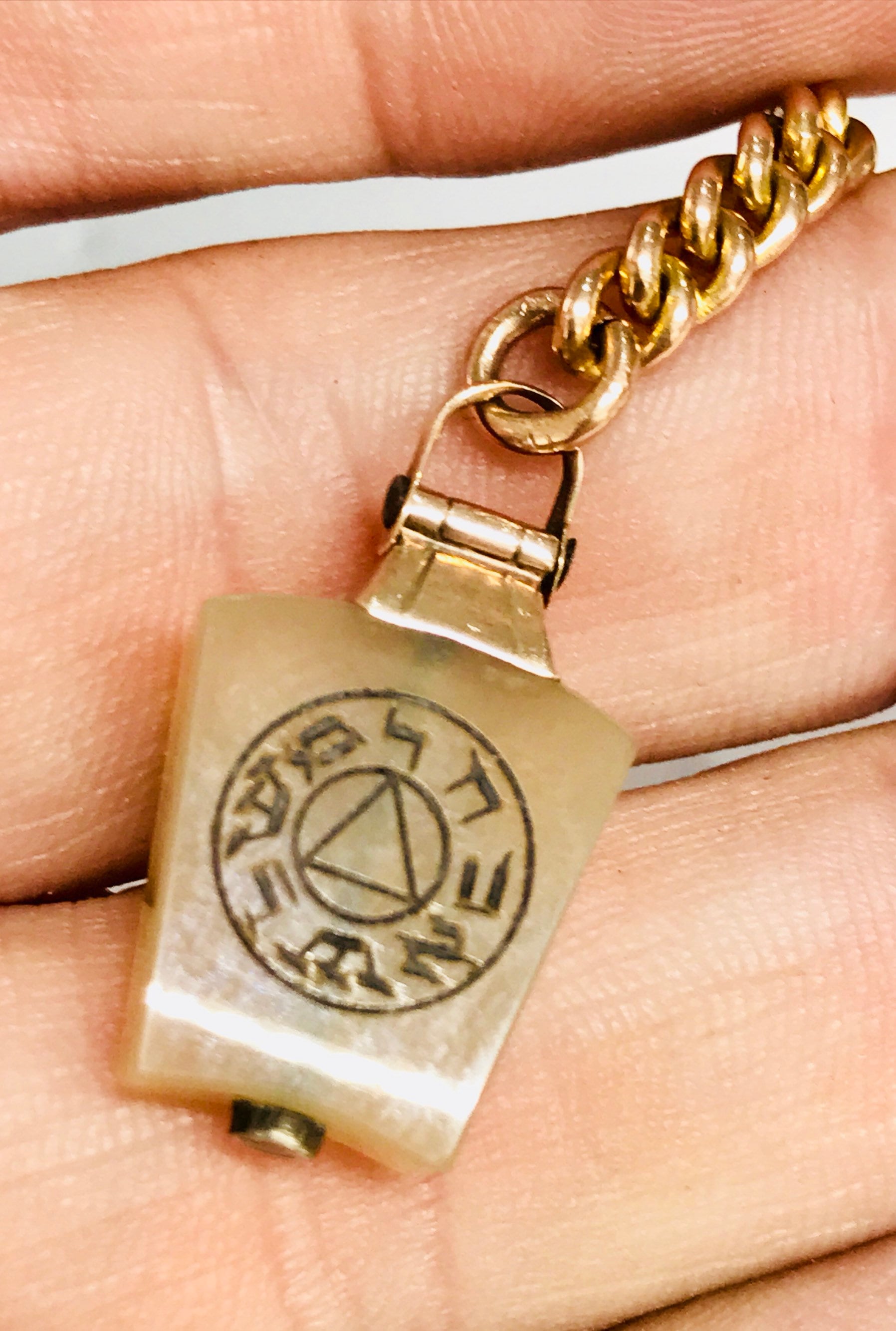 Stunning antique 9ct Rose Gold Agate Masonic Royal Arch Masons Keystone