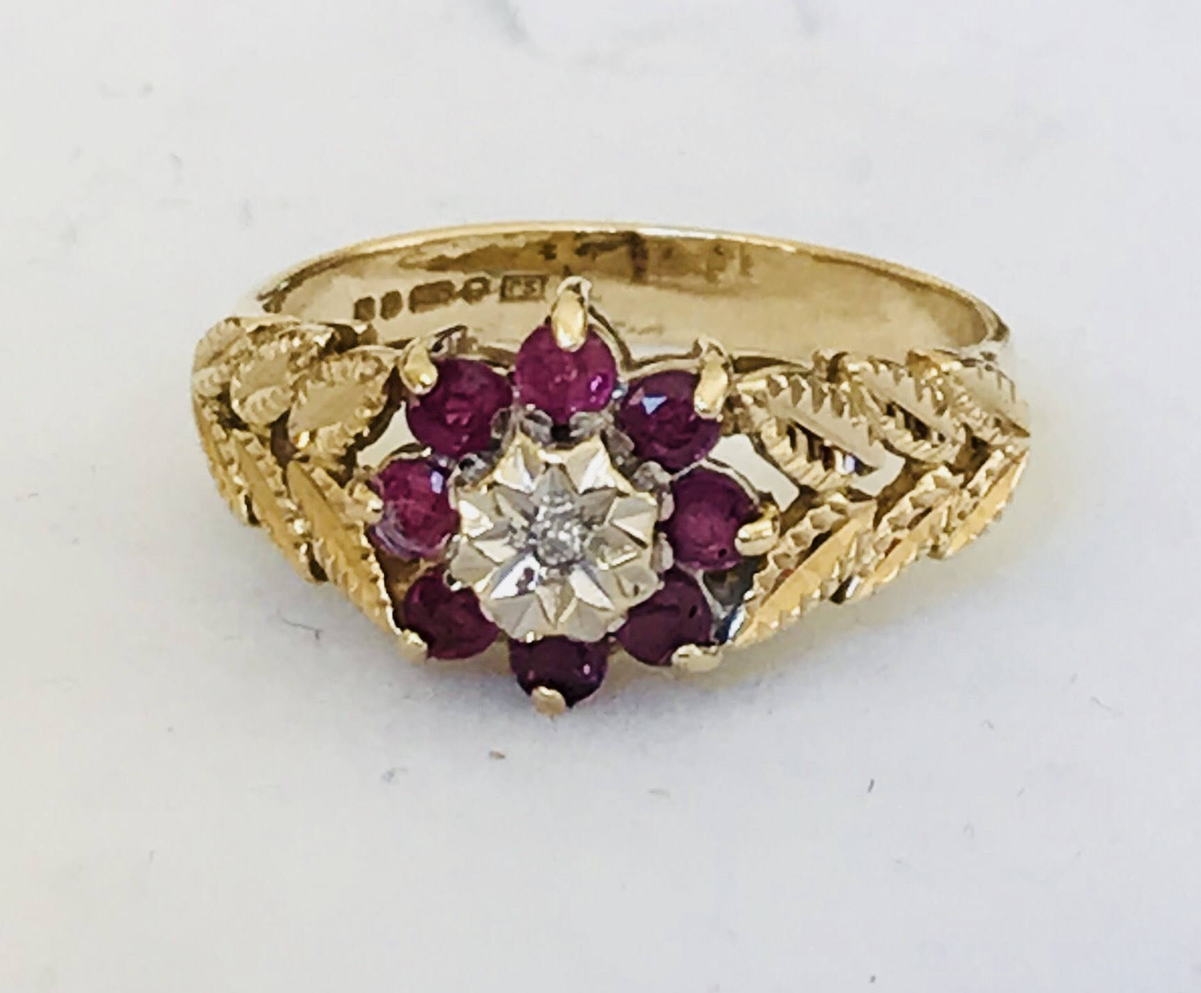 Stunning vintage 9ct gold Ruby & diamond cluster ring - London 1987