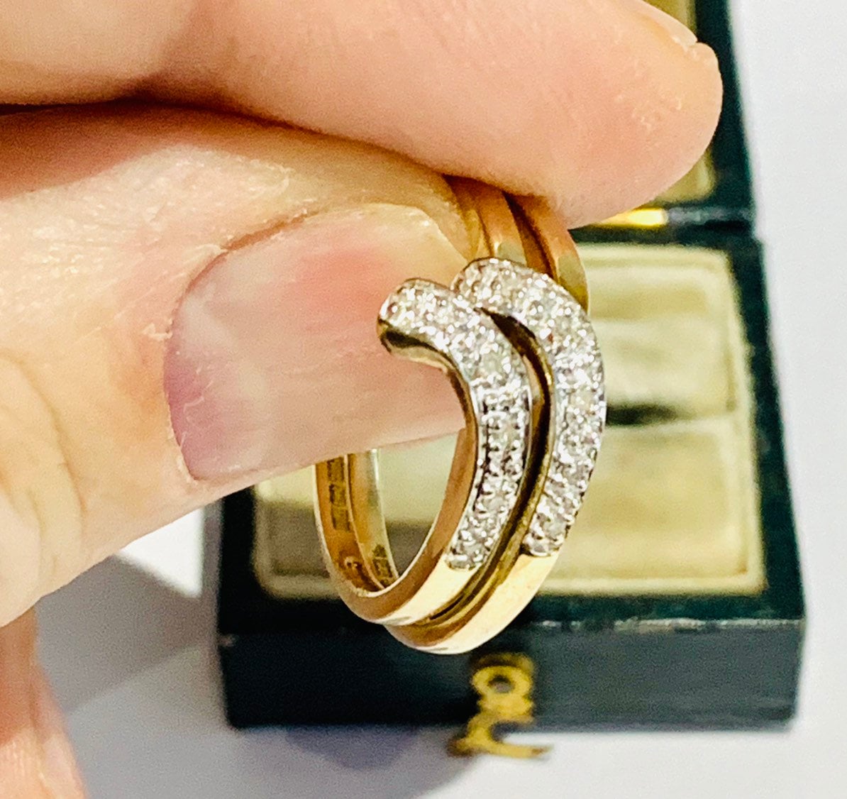 Stunning sparkling vintage 9ct gold Diamond stacking rings fully
