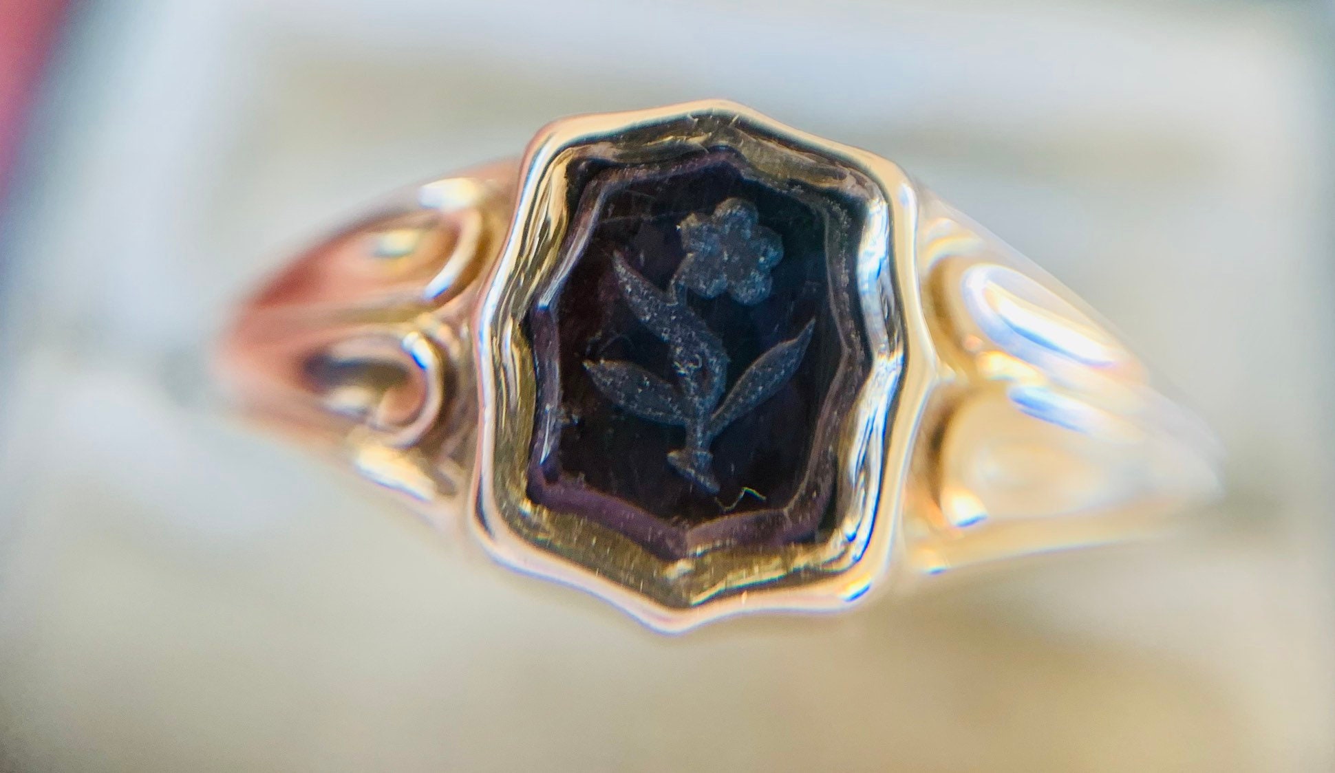 Stunning antique 15ct yellow gold Mourning ring The Honourable