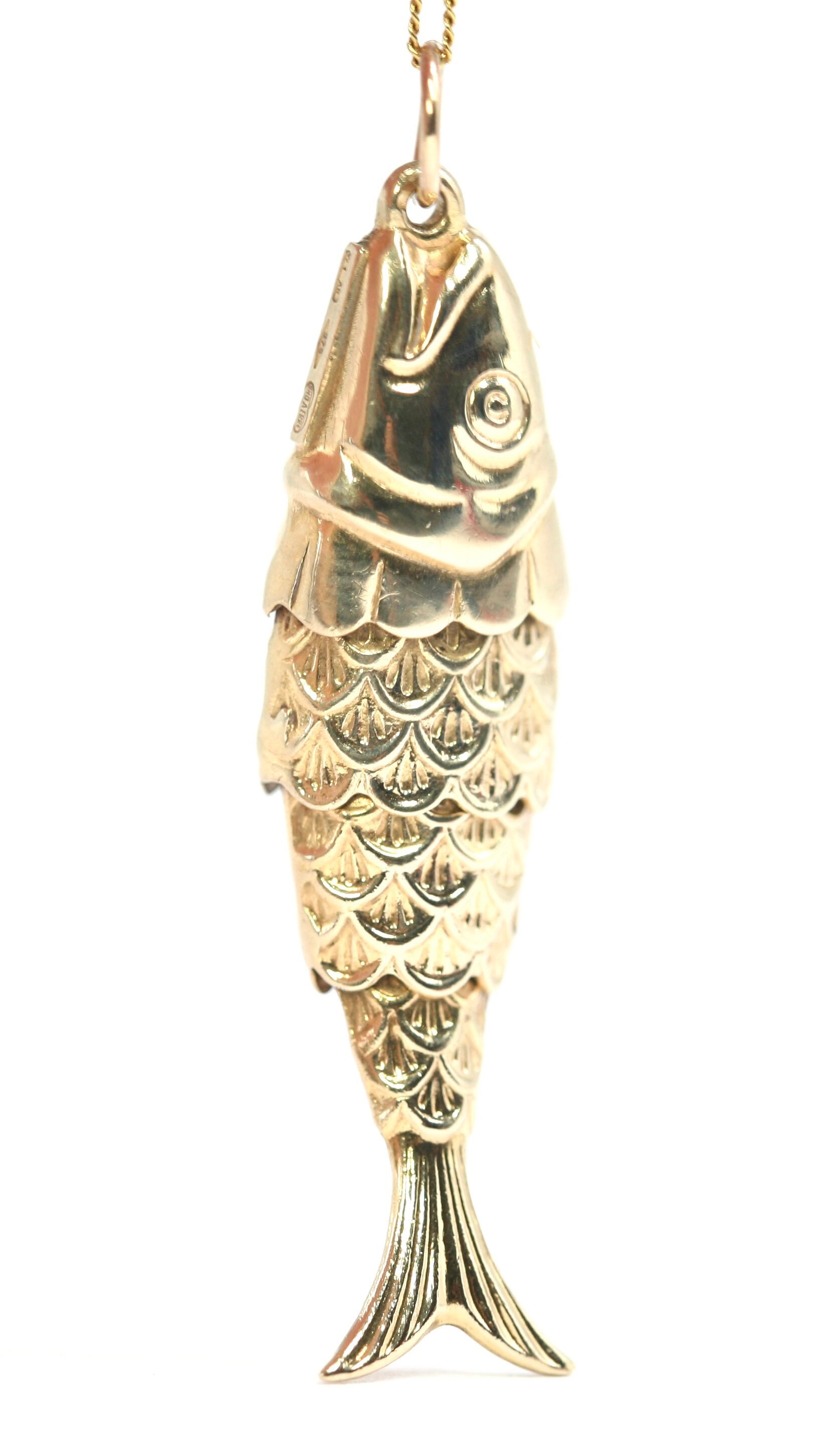 Superb vintage 9ct gold Articulated fish pendant fully hallmarked 3