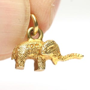 Vintage 9ct yellow gold Elephant charm - stamped 9CT