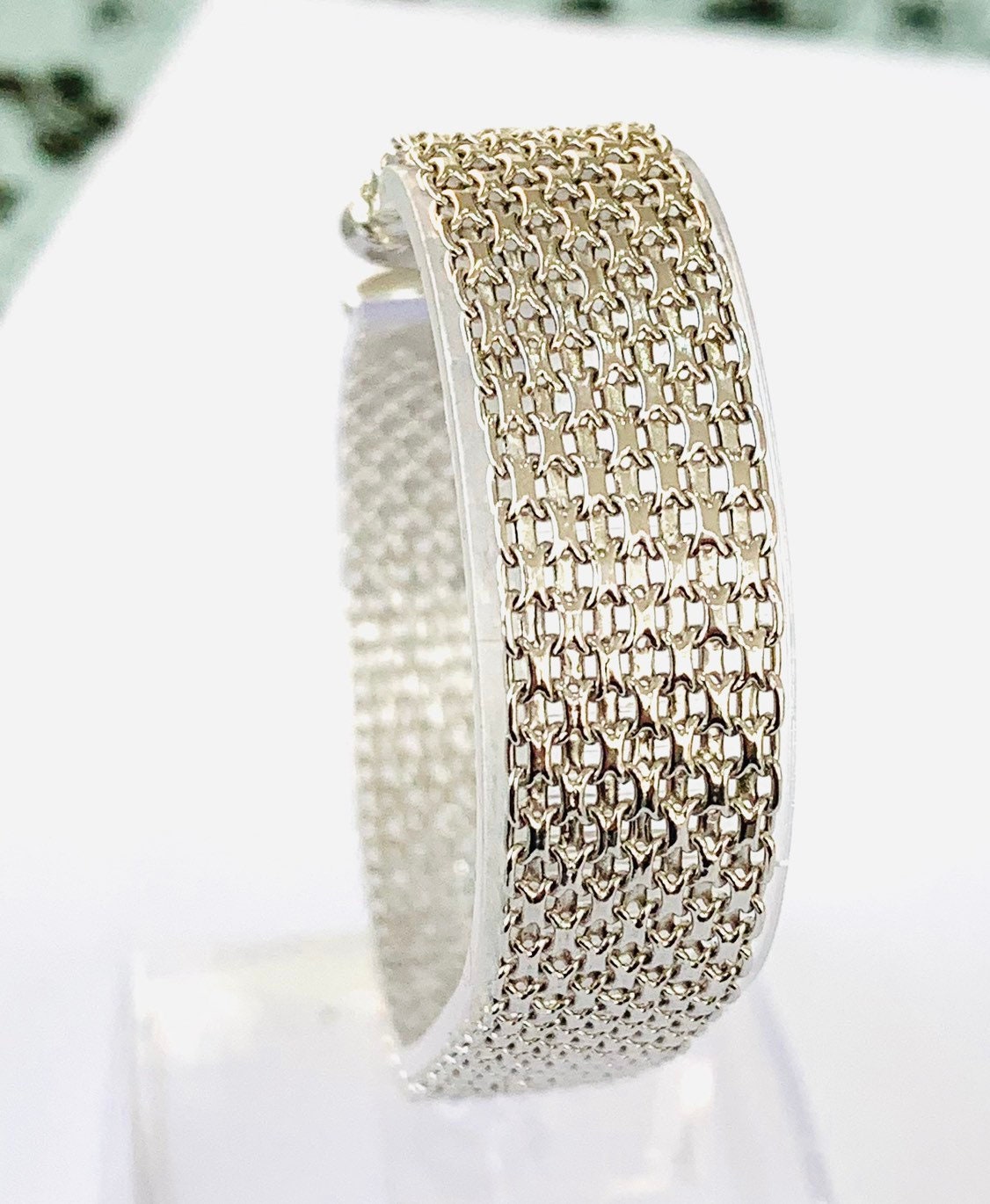 Not for sale ***Stunning vintage 9ct white gold mesh bracelet with bolt