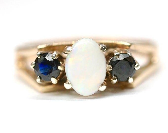 9ct gold Opal and Sapphire ring - Birmingham 1976 - size P or US 7 1/2