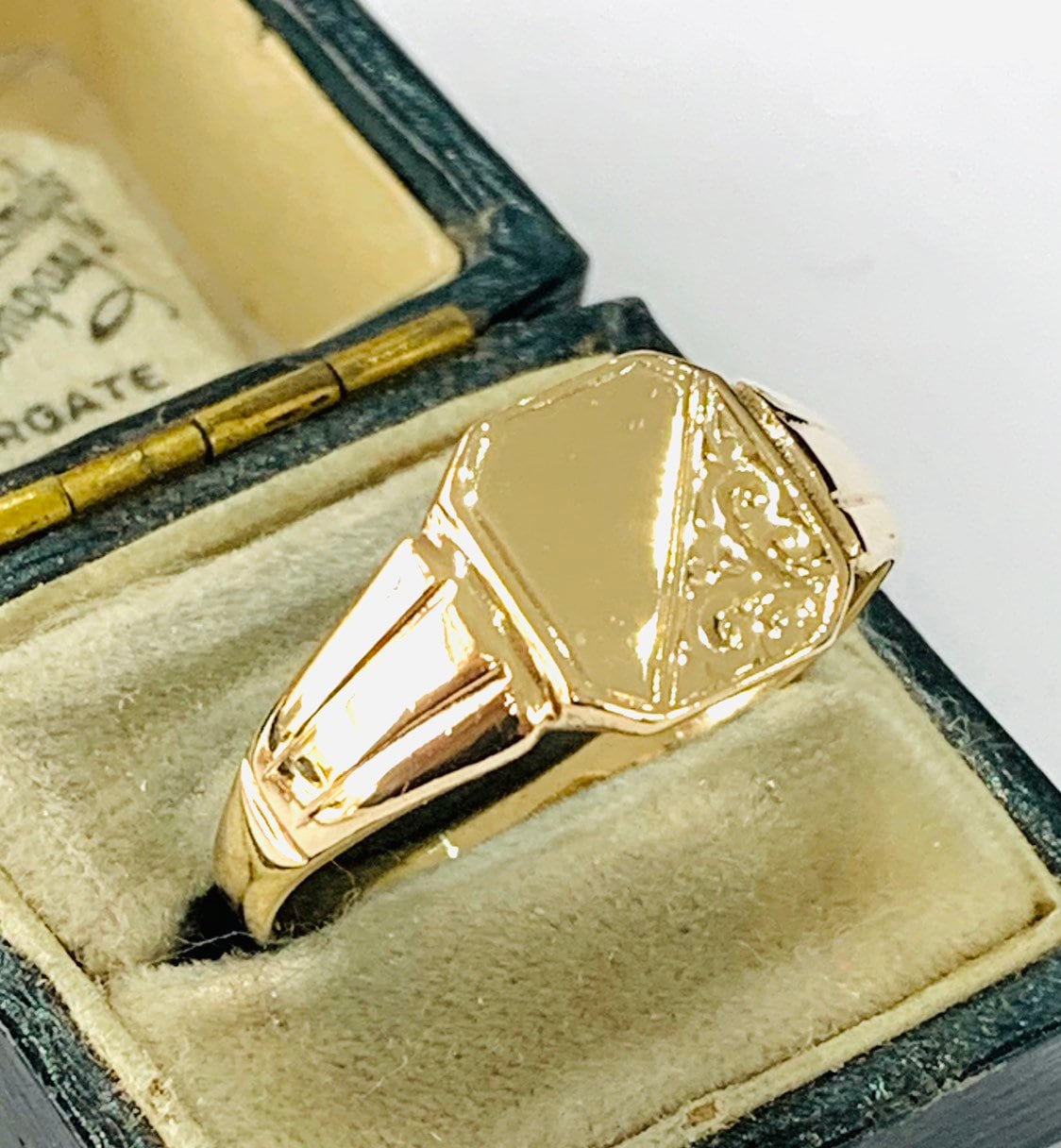 Stunning vintage 9ct gold Men's ring London 1970 size Z 12 1/2