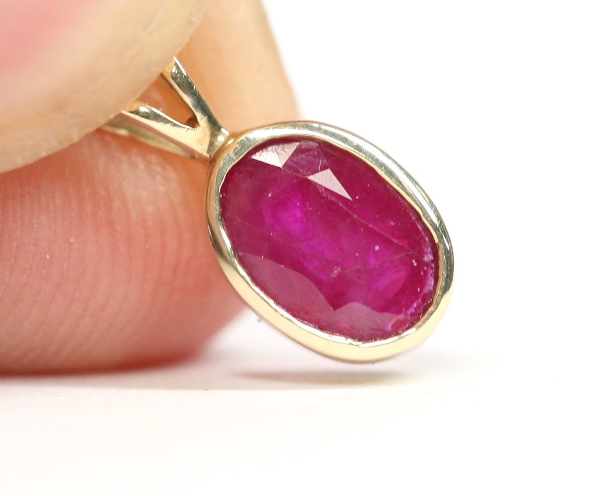 Vintage 9ct gold Ruby pendant - fully hallmarked