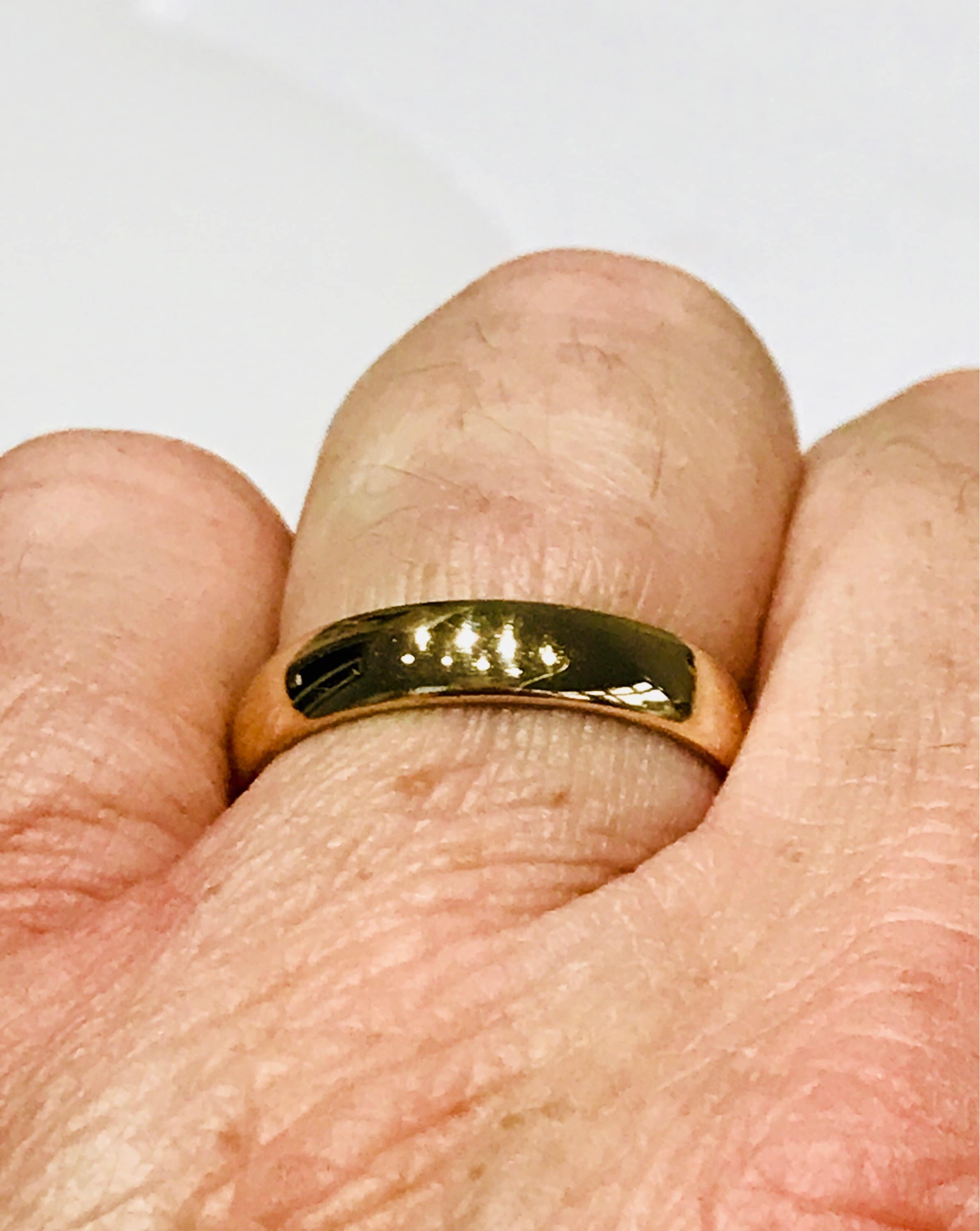 Vintage 9ct yellow gold Men's wedding ring hallmarked London 1962