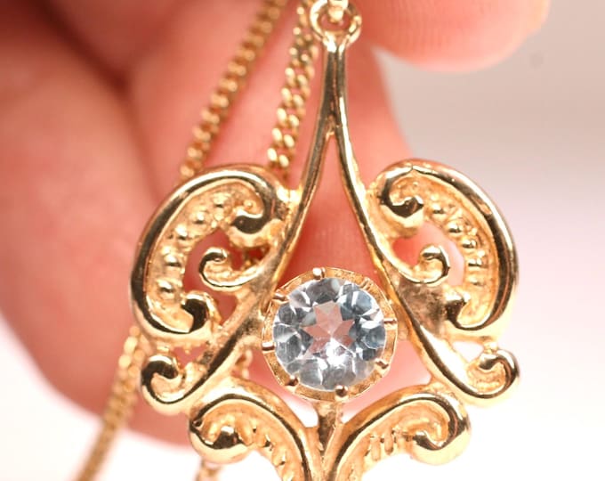 9ct gold Blue Topaz 18 inch pendant necklace - fully hallmarked - 7.7gms