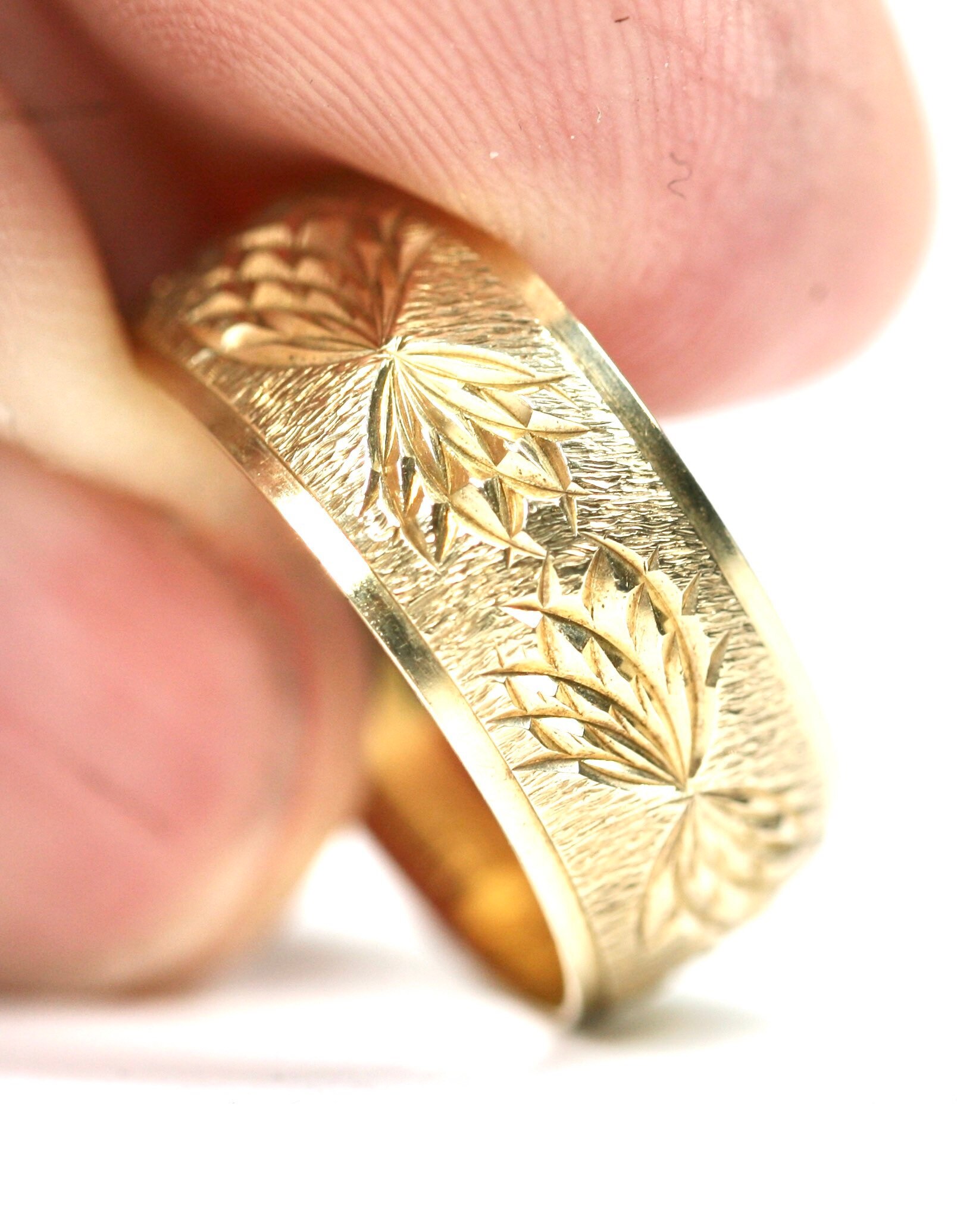 Superb vintage 9ct yellow gold patterned wedding ring - hallmarked ...