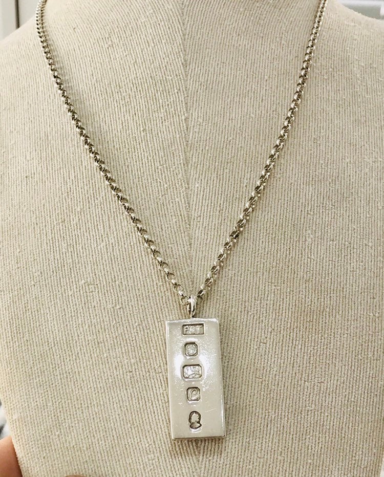 Stunning vintage Queen Elizabeth II Silver Jubilee Sterling Silver 24