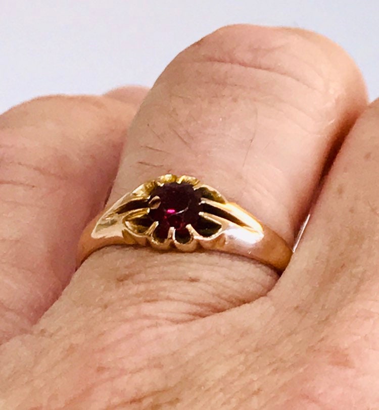 Superb antique Men's Edwardian 115 year old 18ct gold gypsy ring