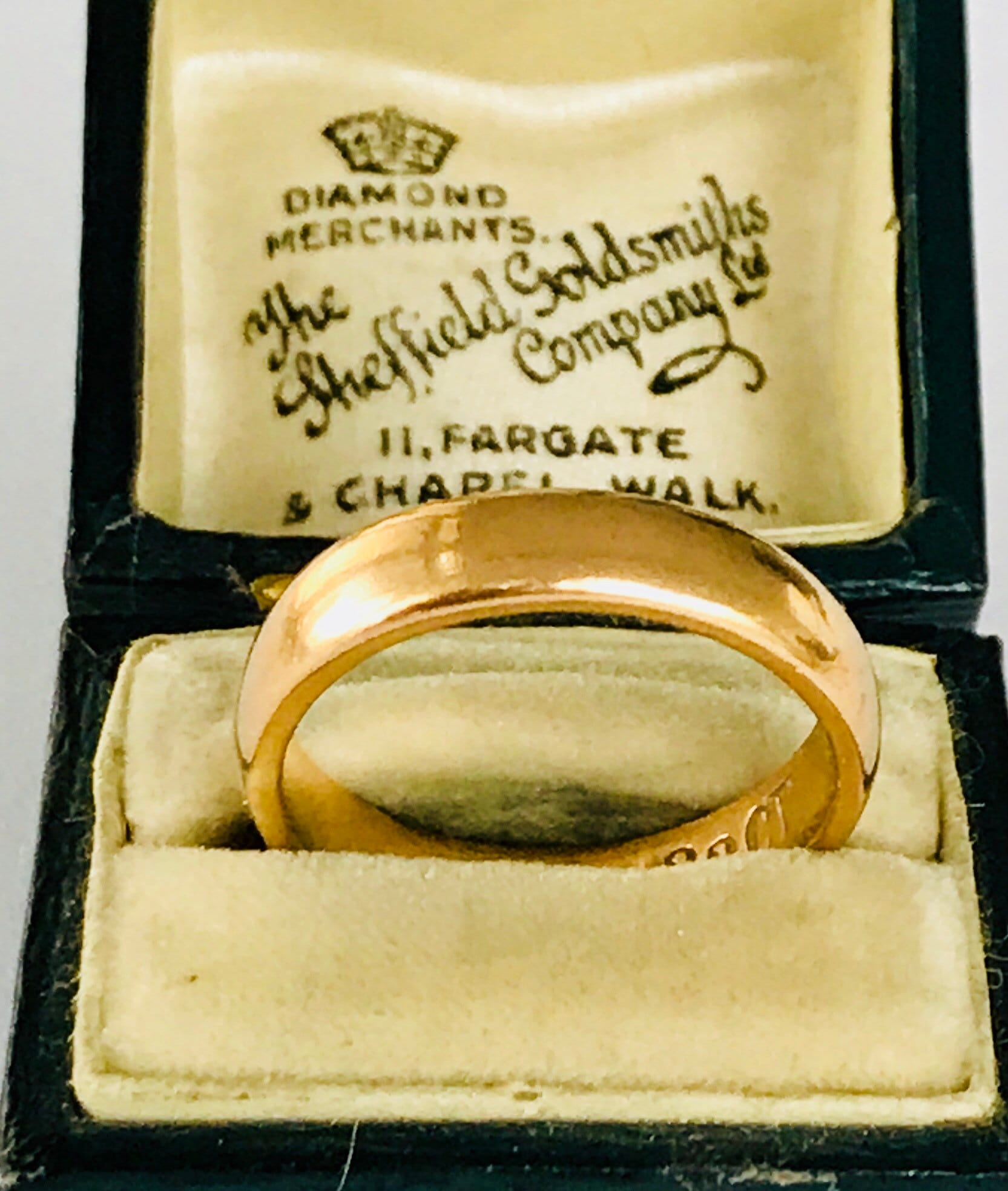 Stunning antique 22ct gold wedding ring 8gms