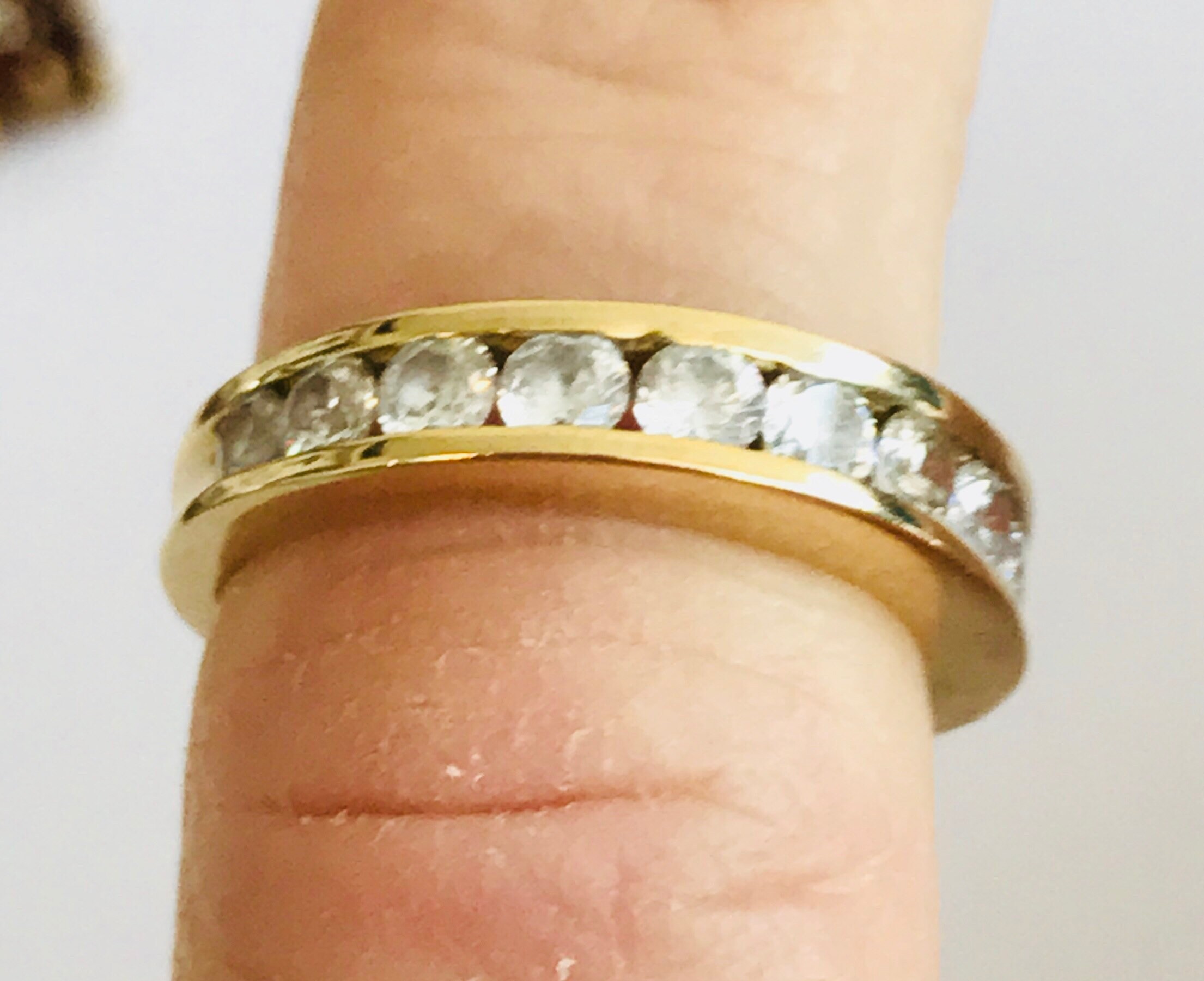 Sparkling vintage 9ct yellow gold Cubic Zirconia eternity ring fully