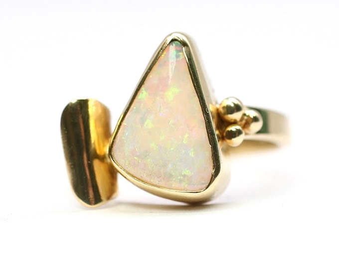 Vintage 18ct Gold Opal Ring: Modernist Design, London 1985, Size N / US 6 1/2