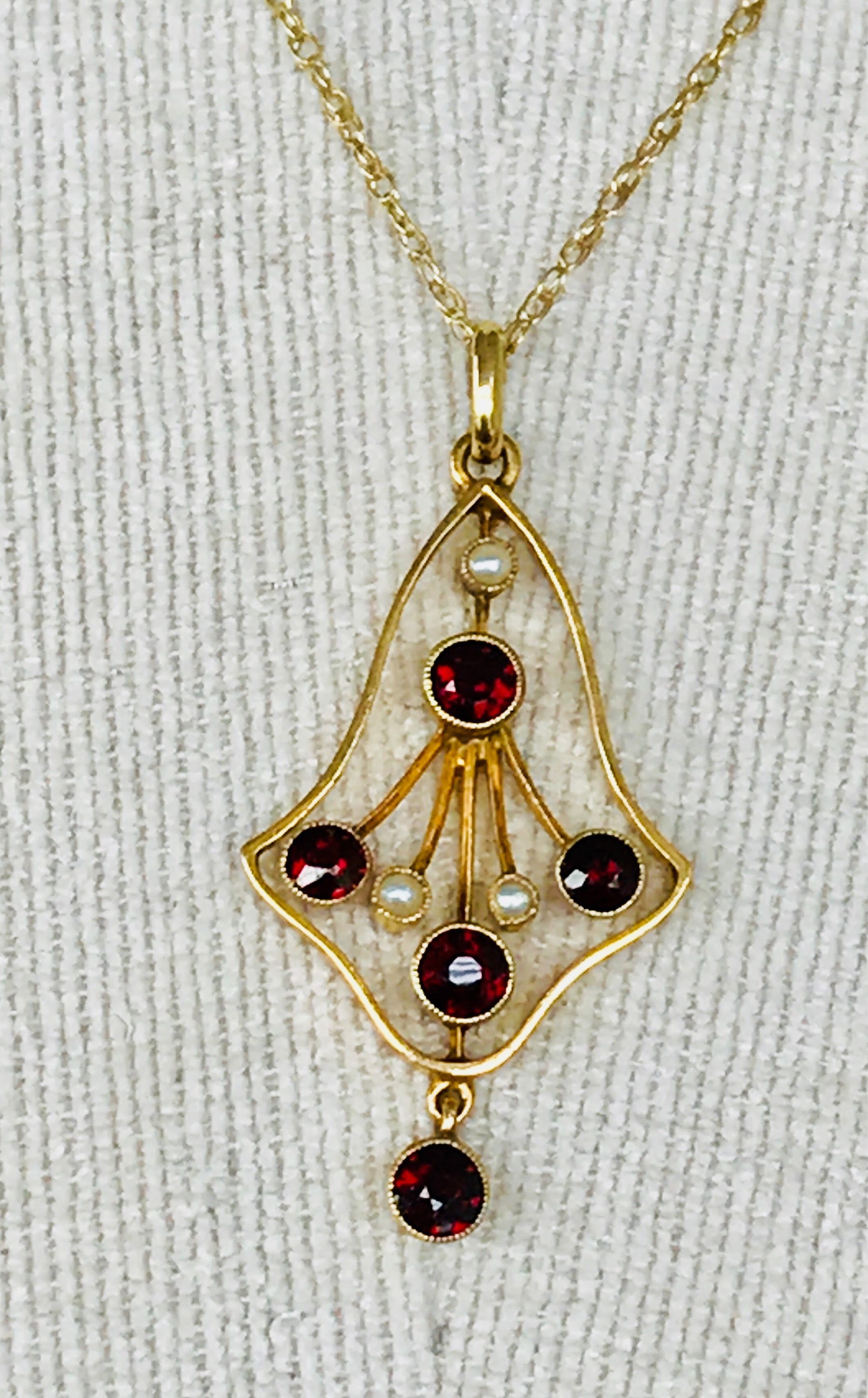 Fabulous Edwardian 9ct gold Garnet abd Pearl lavalier style necklace